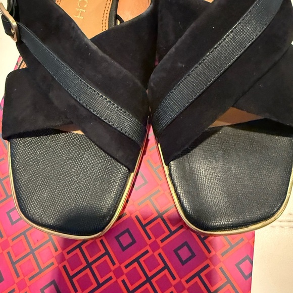 Tory Burch Delaney Black Sandals with Crisscross Straps New - Picture 3 of 8